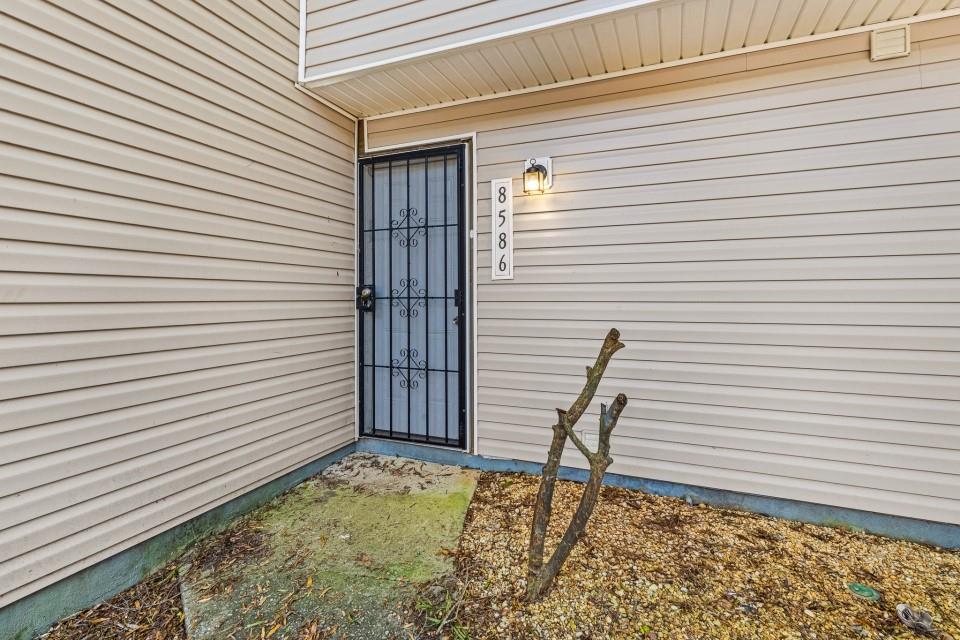 8586 Creekwood Way Property Photo 1