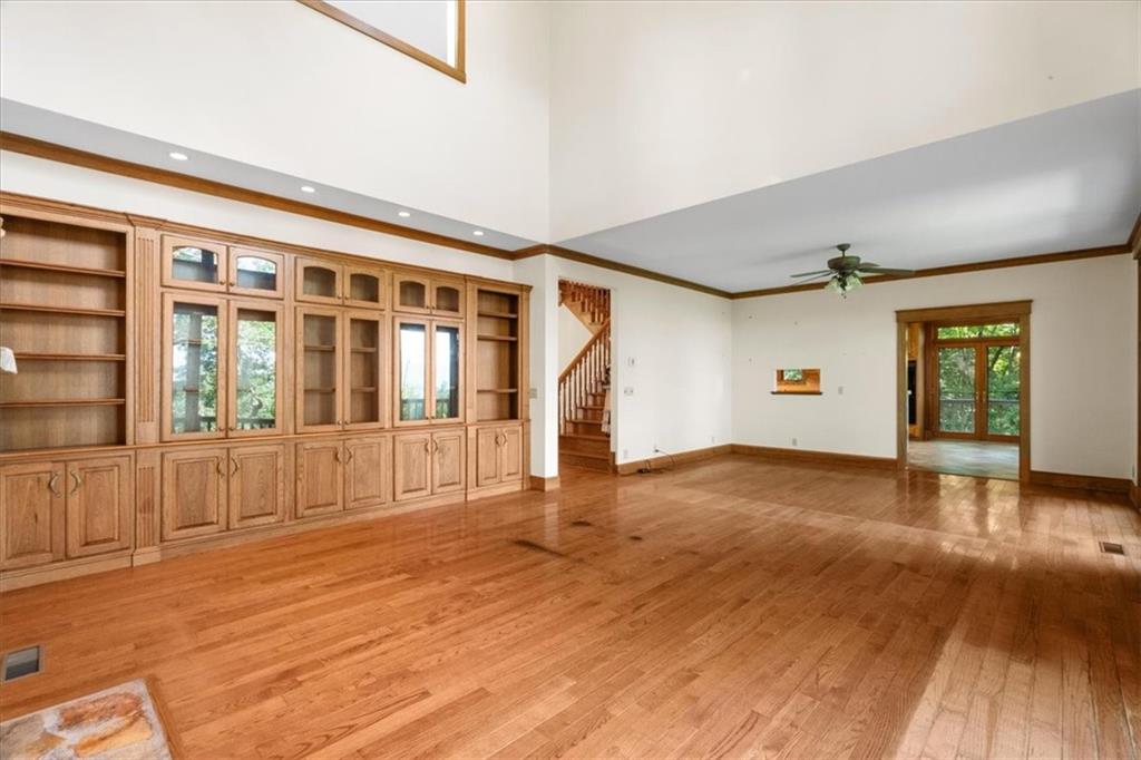 576 Apache Trail Property Photo 8