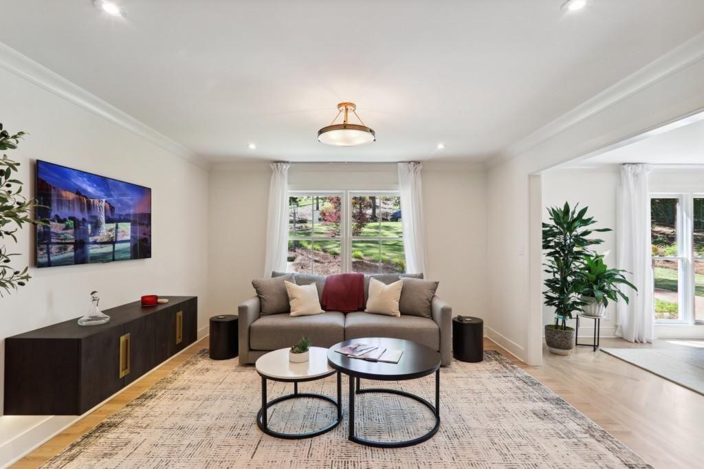 1007 Somerset Drive Nw Property Photo 4