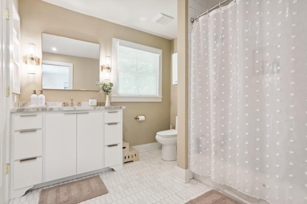 1007 Somerset Drive Nw Property Photo 10