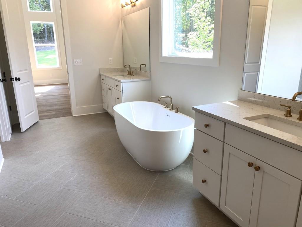 4510 Greyson Manor Drive Property Photo 13