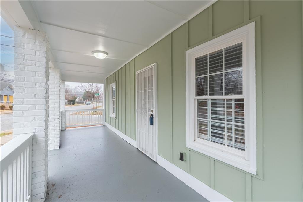 3136 E Point Street Property Photo 4