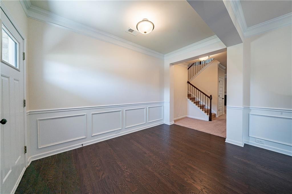 10 Edgewater Court Property Photo 2