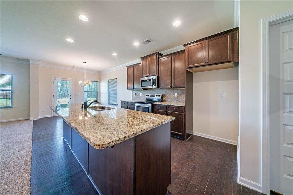 10 Edgewater Court Property Photo 3