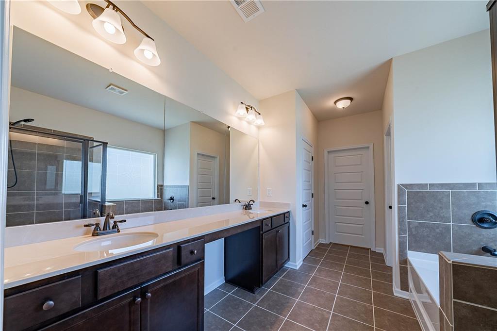 10 Edgewater Court Property Photo 13