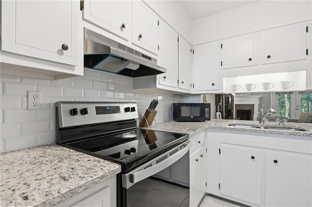 4170 Applegate Way Property Photo 2