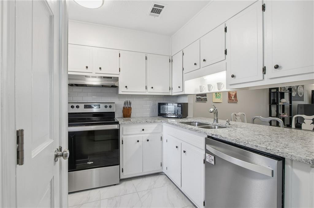4170 Applegate Way Property Photo 6