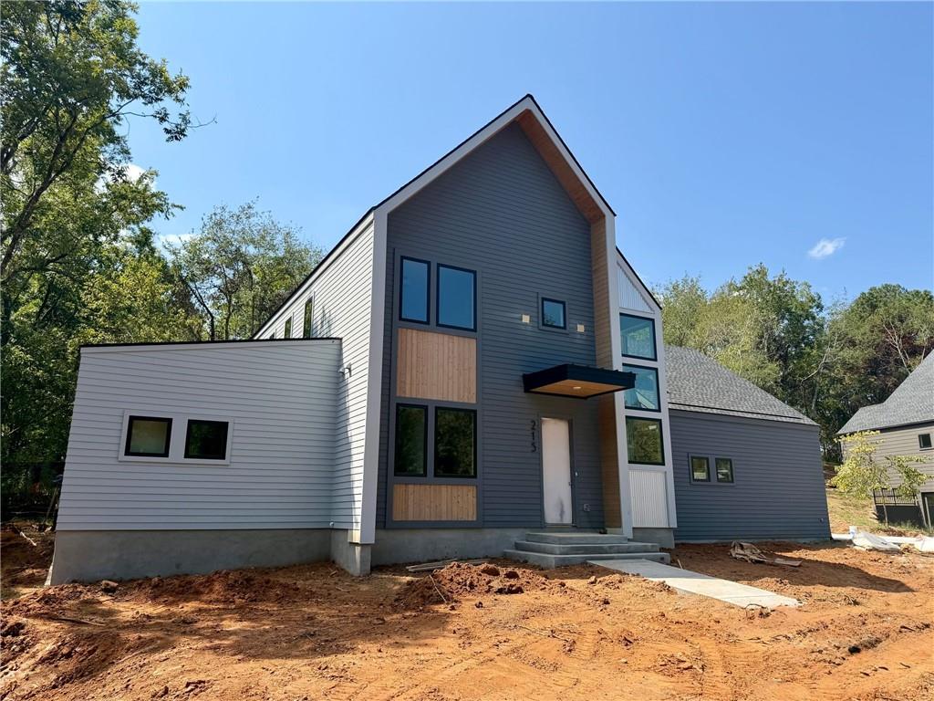 215 Winterberry Way Property Photo 3