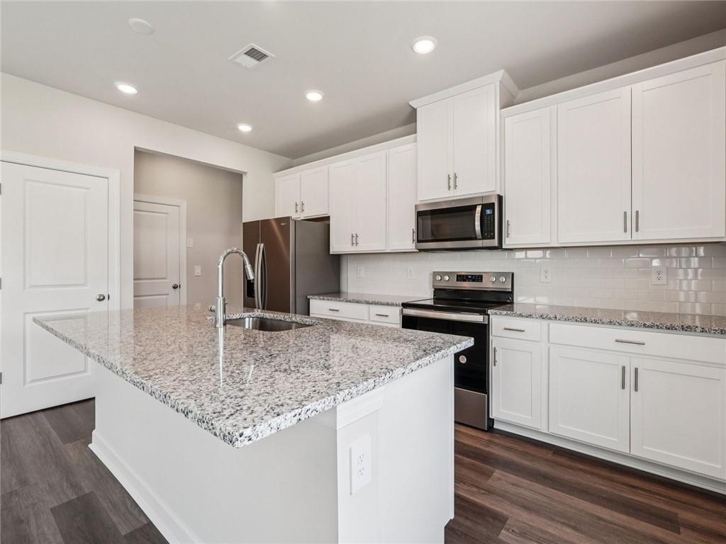 102 Proust Property Photo 4