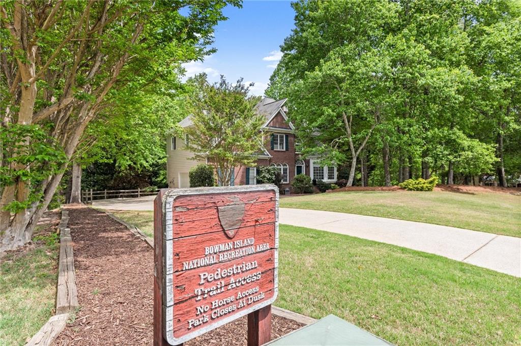 4425 Woodside Court Property Photo 3