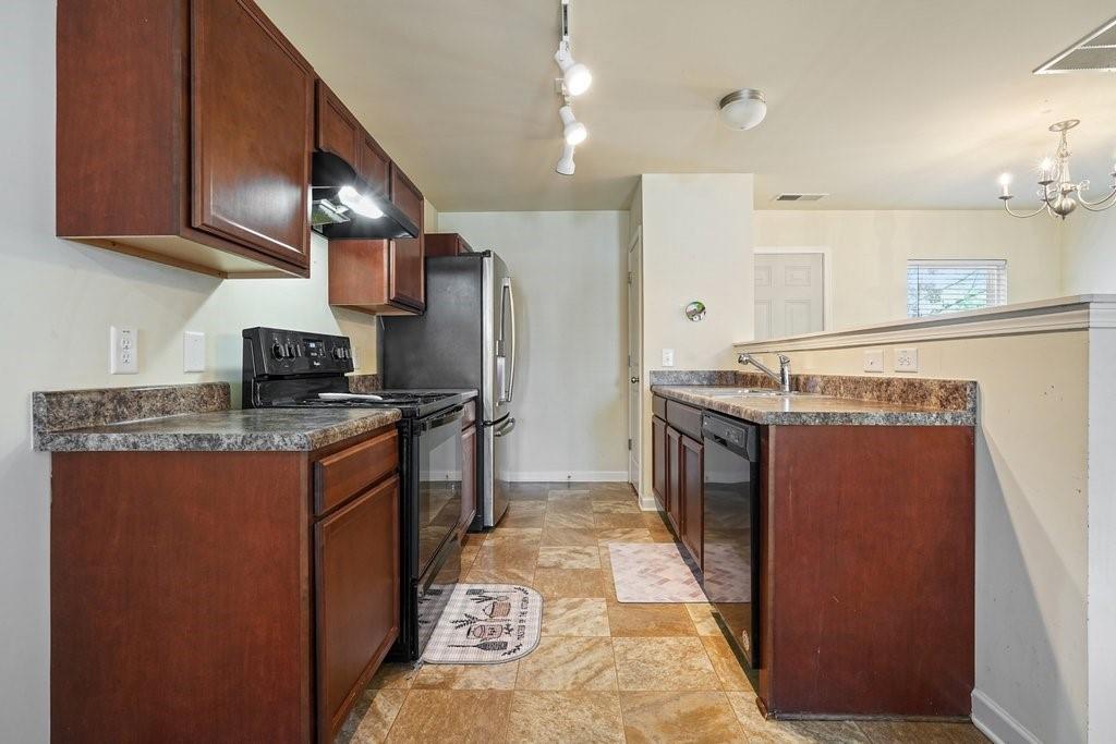 18 Oxford Lane Property Photo 9