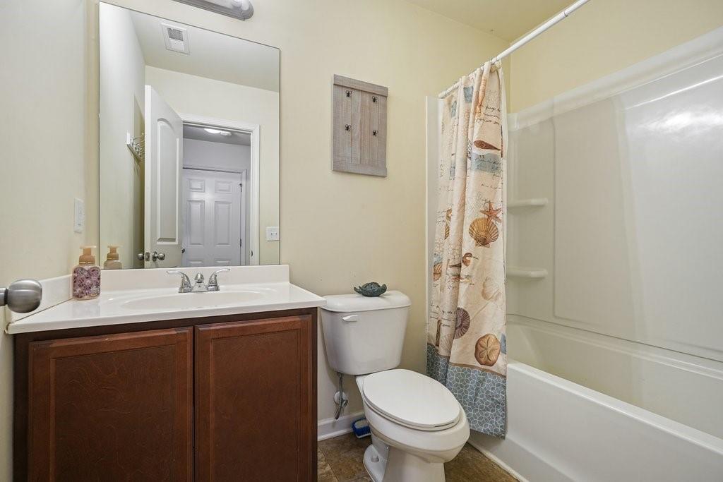 18 Oxford Lane Property Photo 15