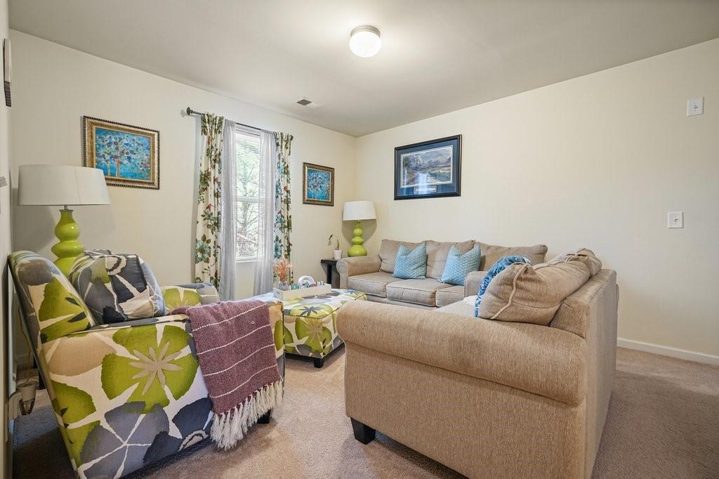 18 Oxford Lane Property Photo 18
