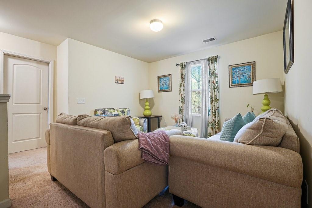 18 Oxford Lane Property Photo 20