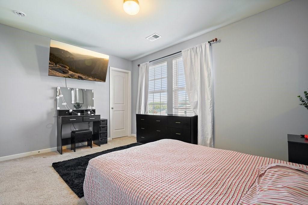 18 Oxford Lane Property Photo 29