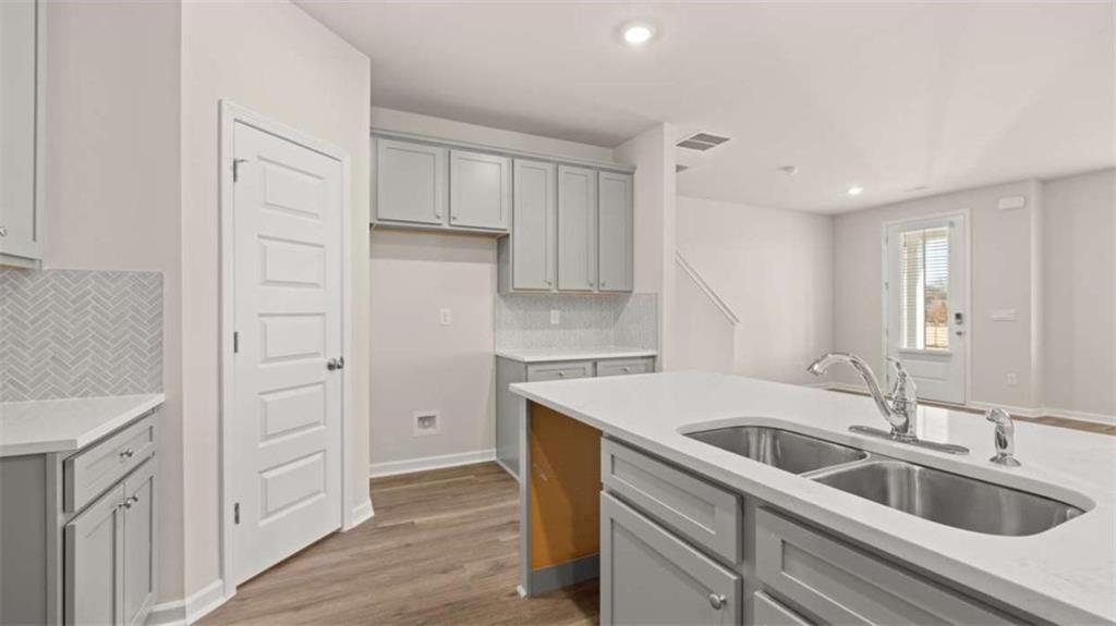 319 Tate Street Property Photo 14