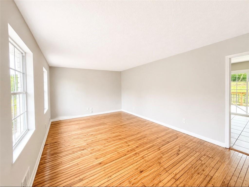 6692 Cambridge Drive Property Photo 4