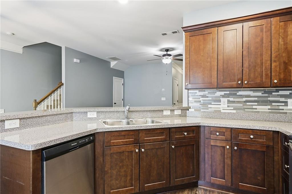 112 Spring Way Square Property Photo 4