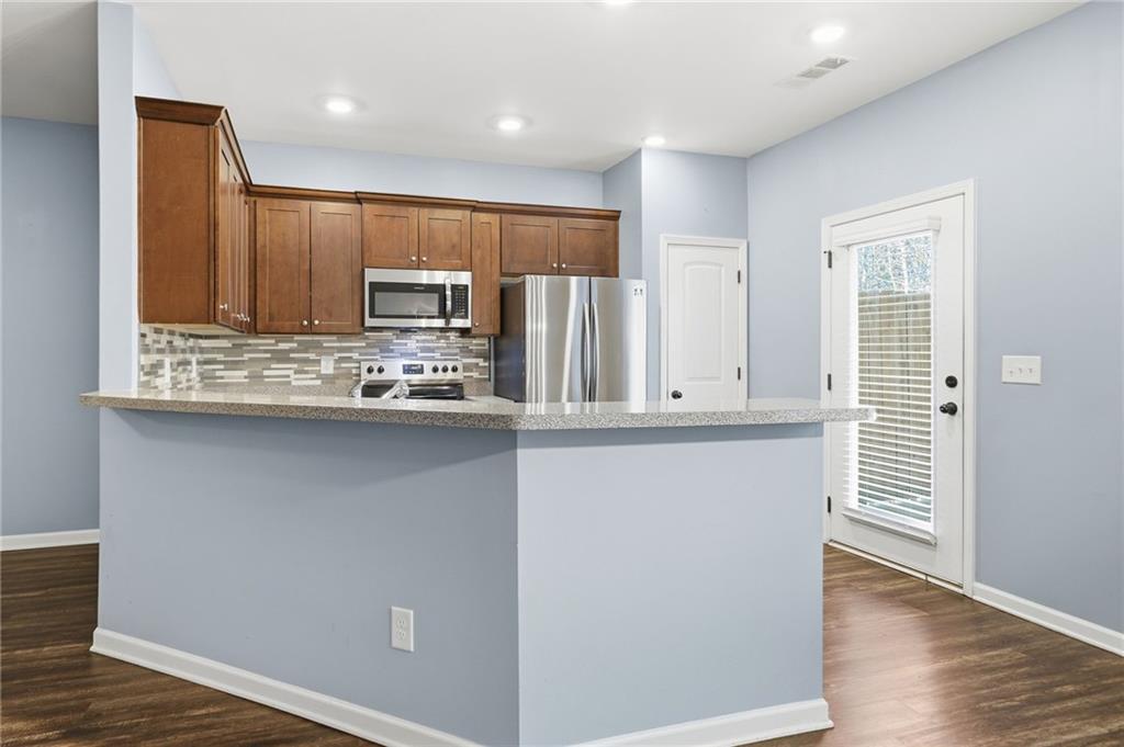 112 Spring Way Square Property Photo 5