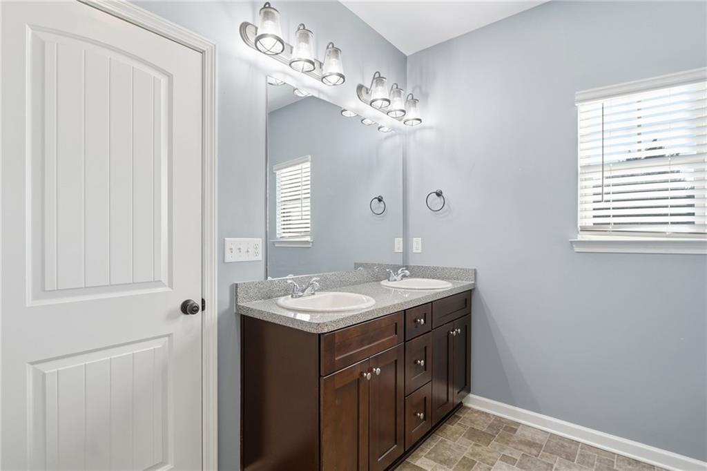 112 Spring Way Square Property Photo 23