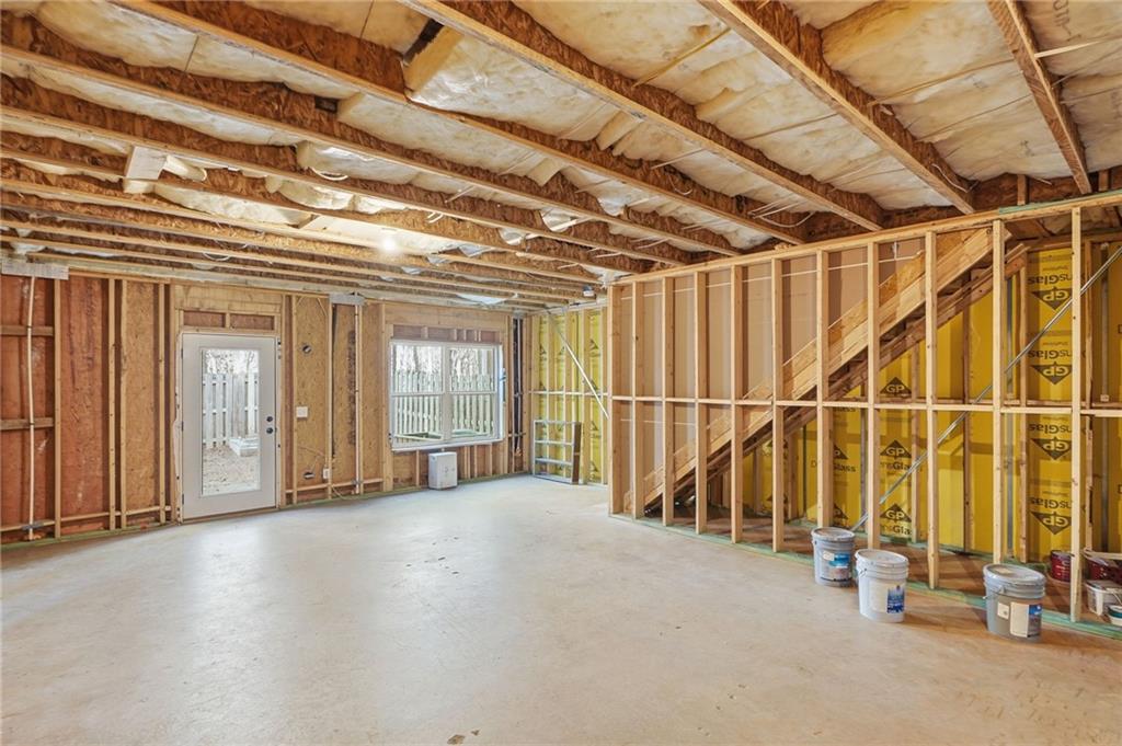 112 Spring Way Square Property Photo 28