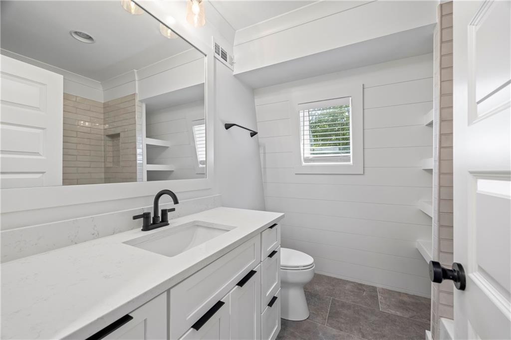 1243 Hooper Road Ne Property Photo 16