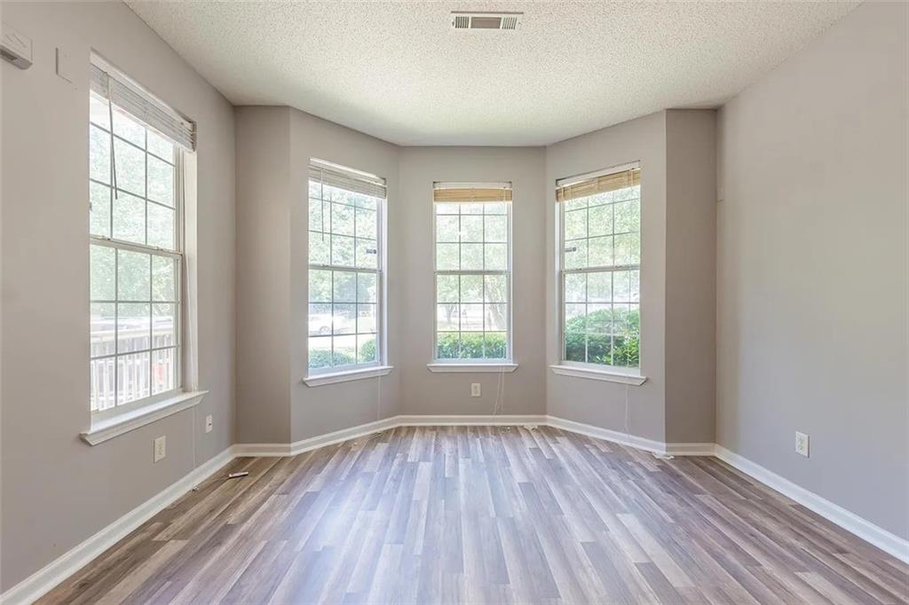 6708 Sunset Hills Boulevard Property Photo 4