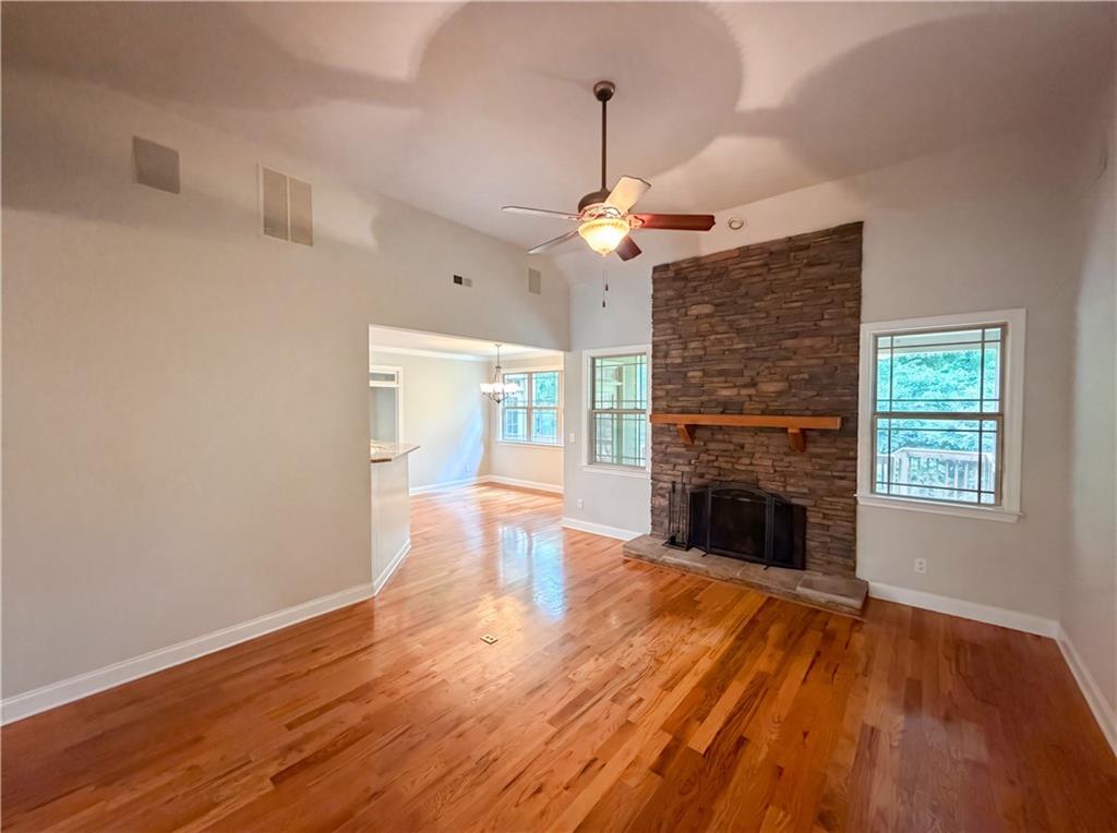212 Westwind Drive Property Photo 3