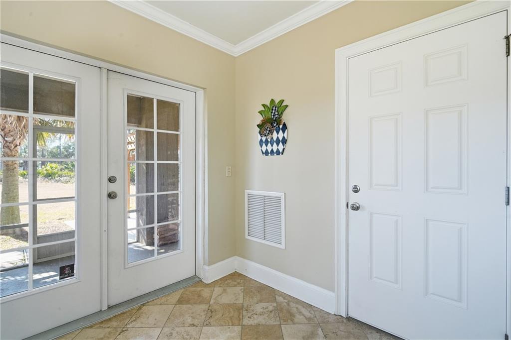 114 Riverfront Circle Property Photo 6