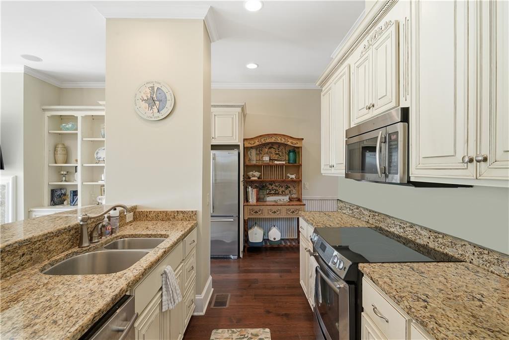 114 Riverfront Circle Property Photo 14