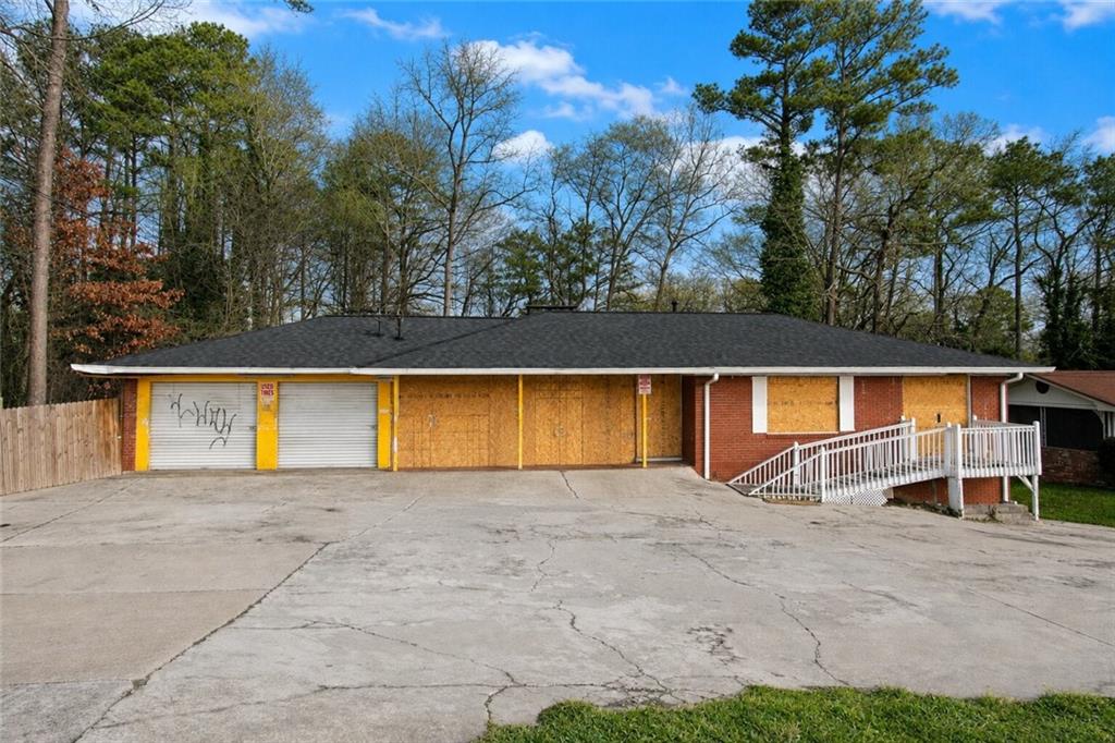 5195 Austell Road Property Photo 1