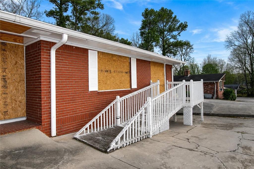 5195 Austell Road Property Photo 5