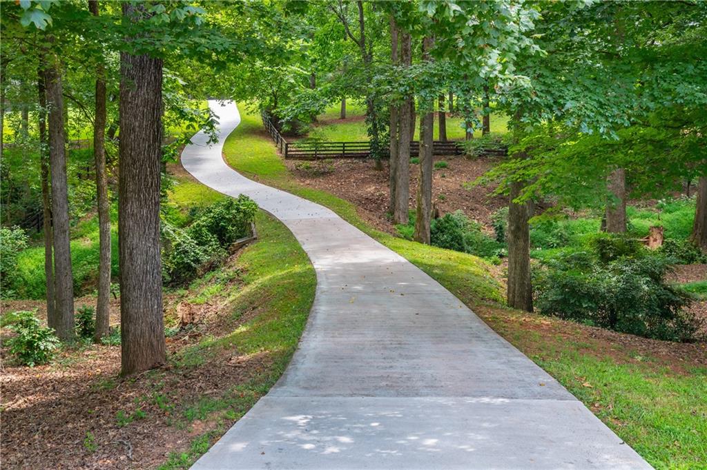 910 Pleasant Hollow Trail Property Photo 4