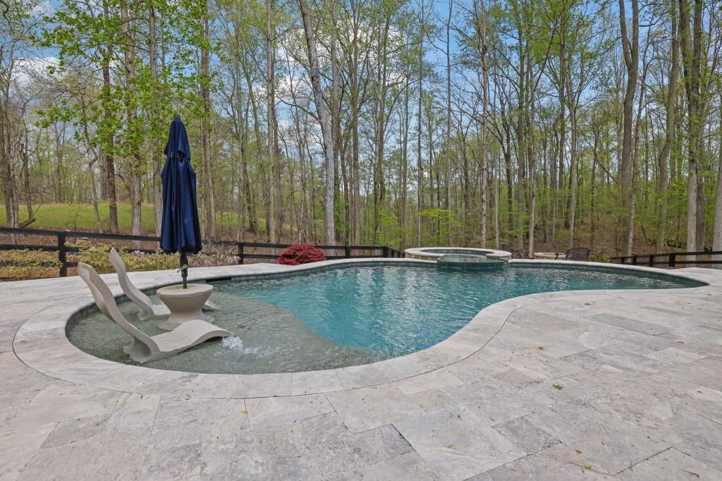 123 Townsend Pass Property Photo 6