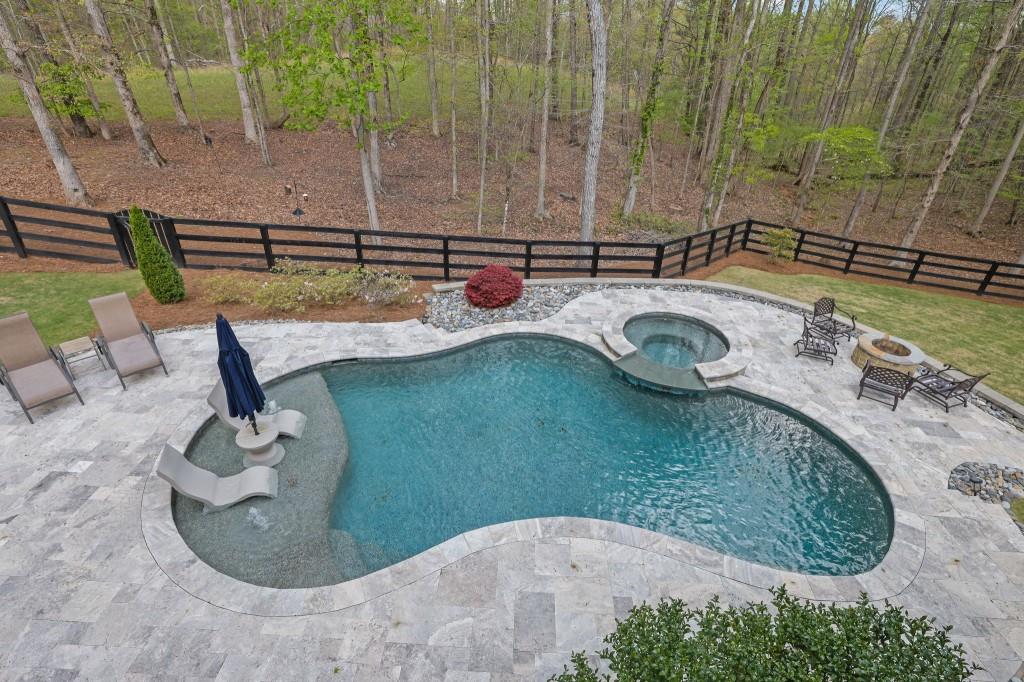 123 Townsend Pass Property Photo 9