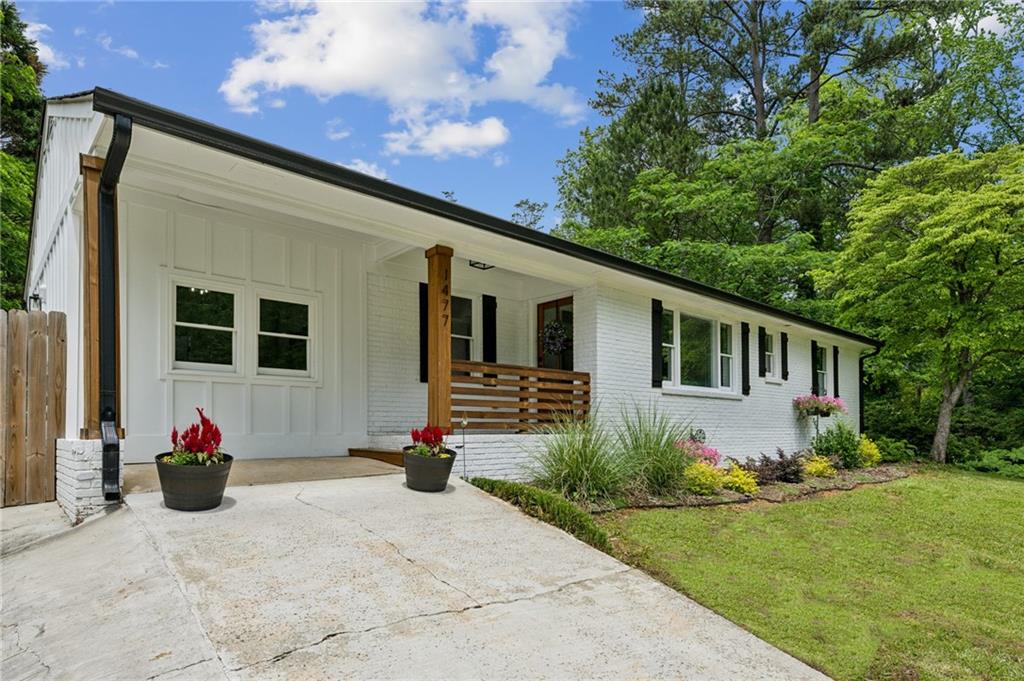 1477 Spruce Drive Property Photo 4