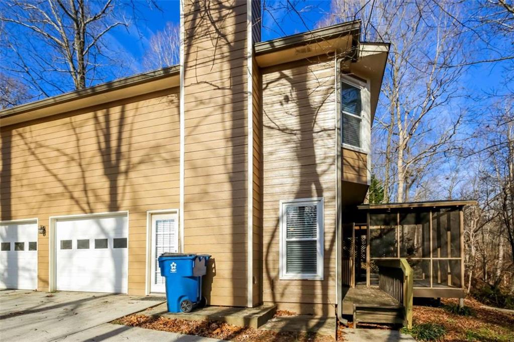 3170 Lakecrest Drive Property Photo 2