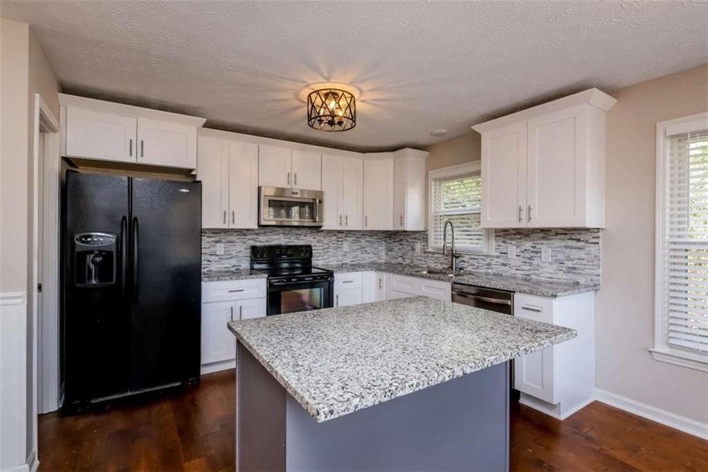 3170 Lakecrest Drive Property Photo 8