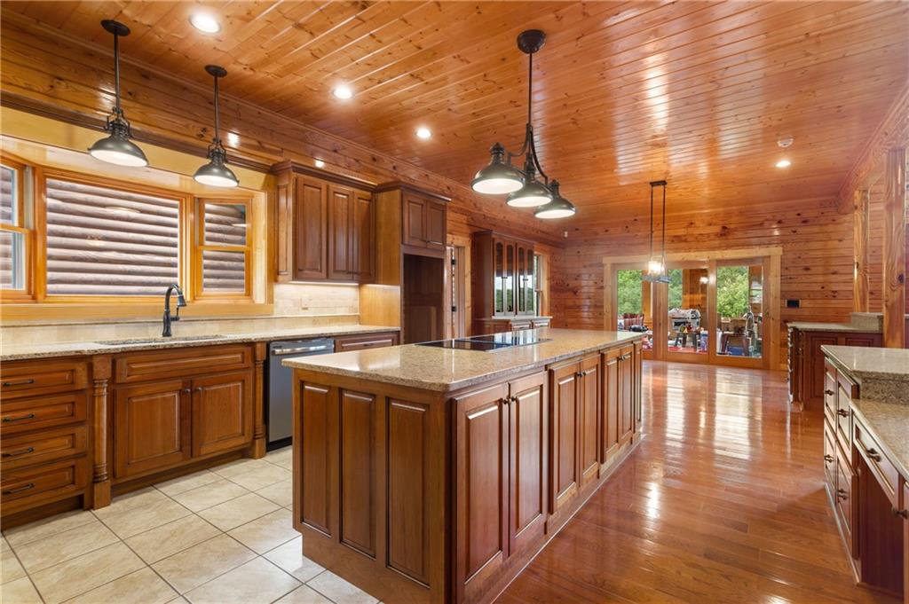 729 Huckleberry Way Property Photo 34