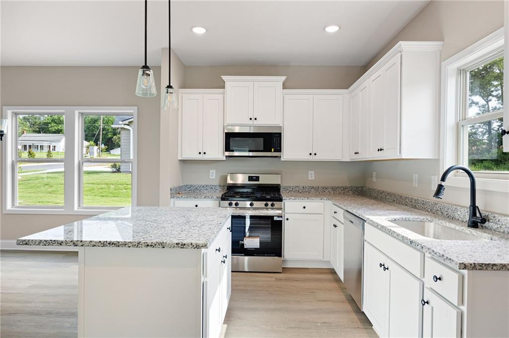 104 Winston Way Property Photo 3