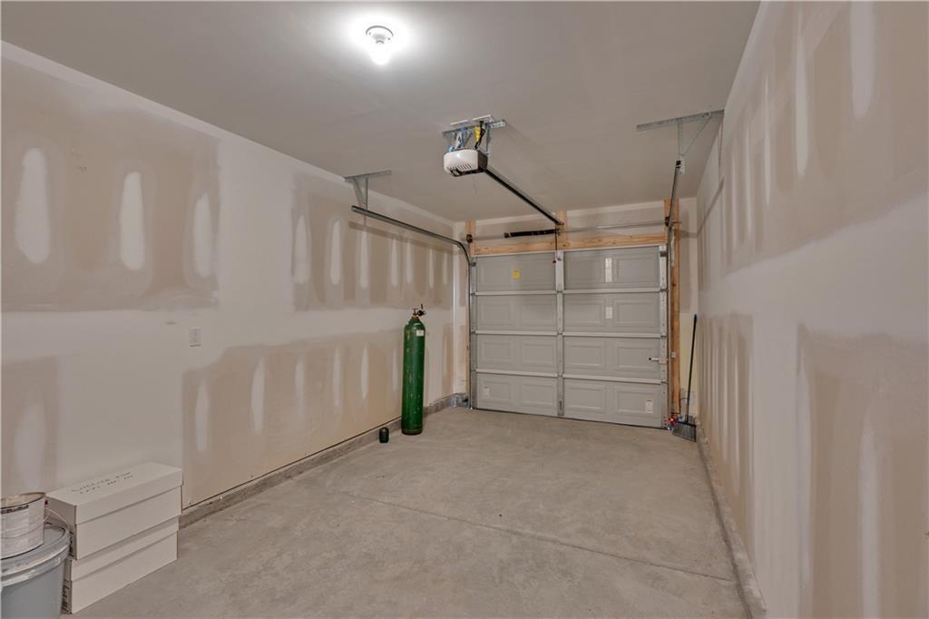 107 Village Green Drive Unit 170 Property Photo 31