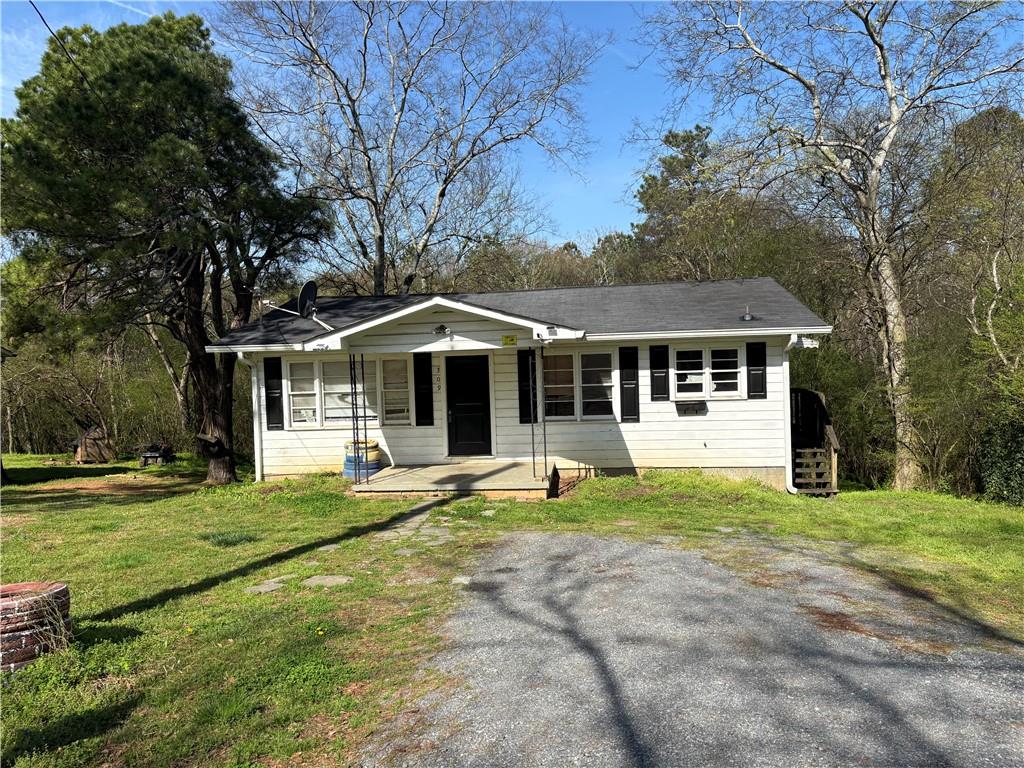 309 Crest Drive Property Photo 2