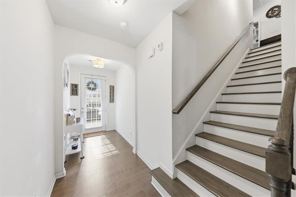 5527 Radford Loop Property Photo 3