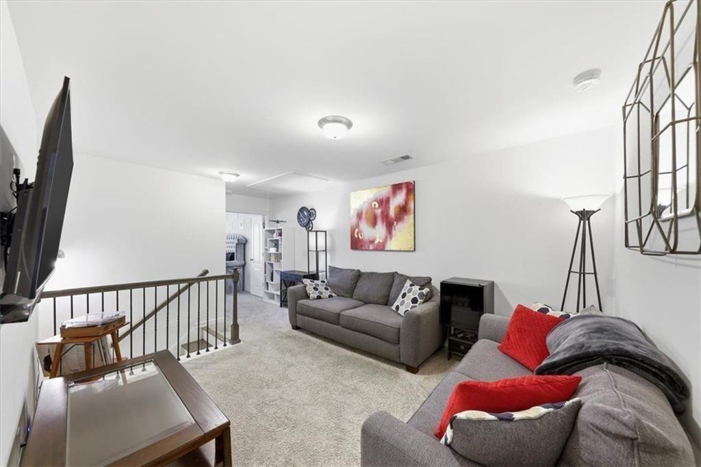 5527 Radford Loop Property Photo 9