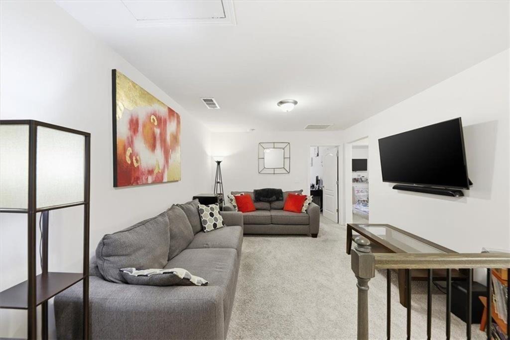 5527 Radford Loop Property Photo 10
