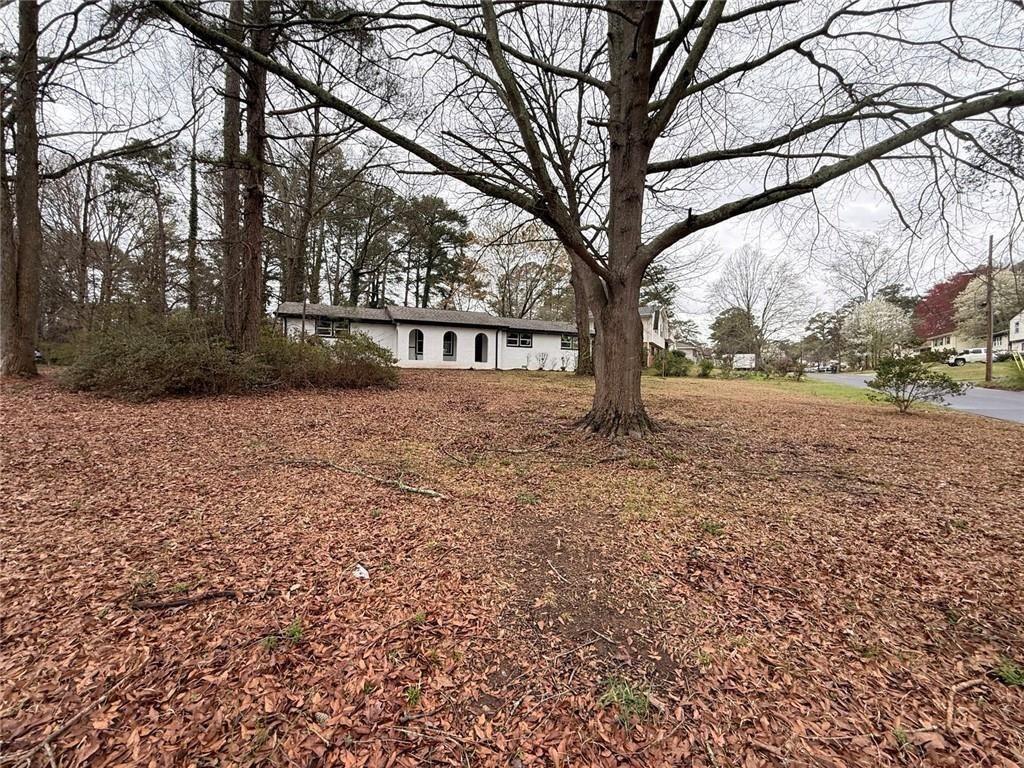 1055 Pinecrest Drive Property Photo 4