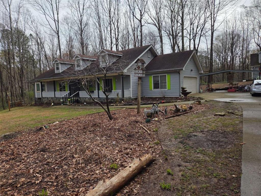 195 Bennington Drive Property Photo 1