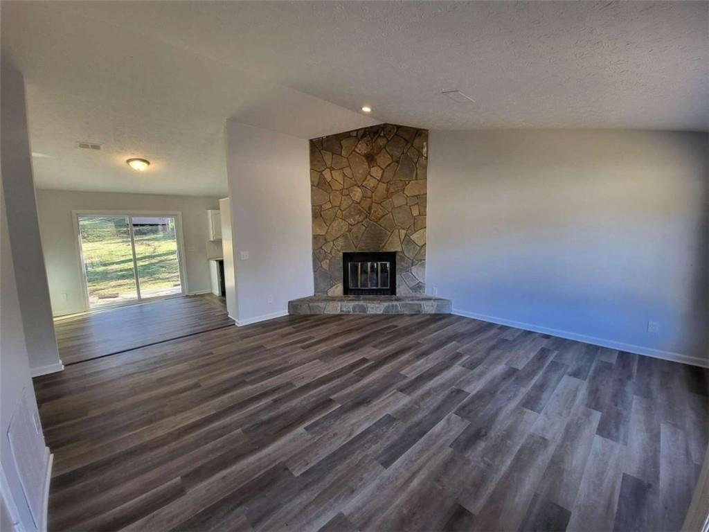 915 Fox Valley Court Property Photo 3