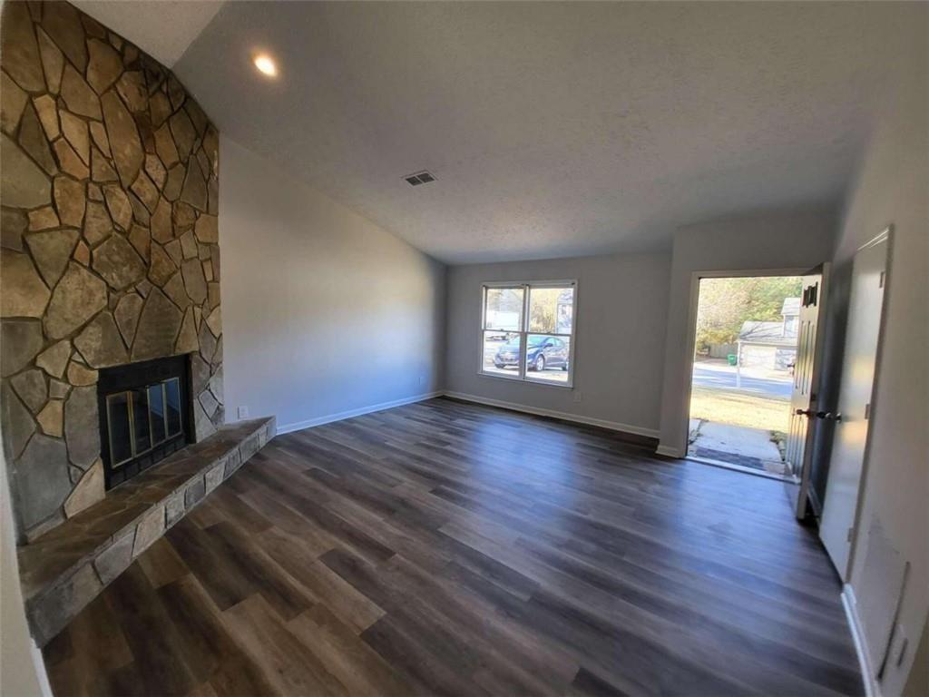 915 Fox Valley Court Property Photo 4