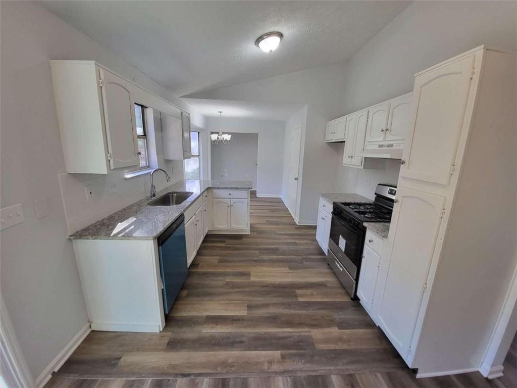 915 Fox Valley Court Property Photo 7